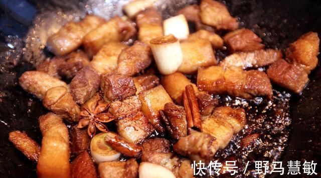 五花肉|做红烧肉,记住“整焯、2炒、加3水”,肉块肥而不腻,入口即化