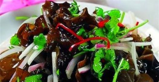 酒店厨师长透漏凉拌木耳小技巧,调汁才是关键,很多人都做错了
