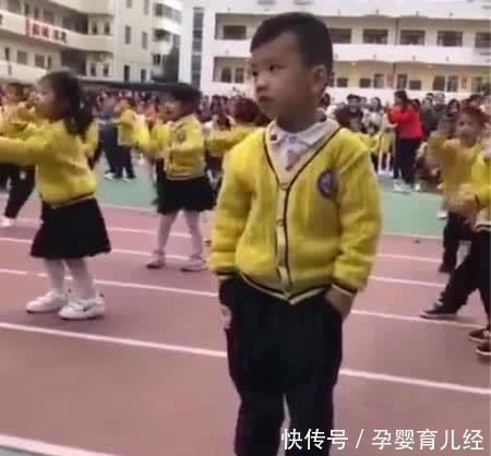 宝宝|“幼儿园的扛把子”小朋友装帅耍酷毫无违和感,网友:天生王者?