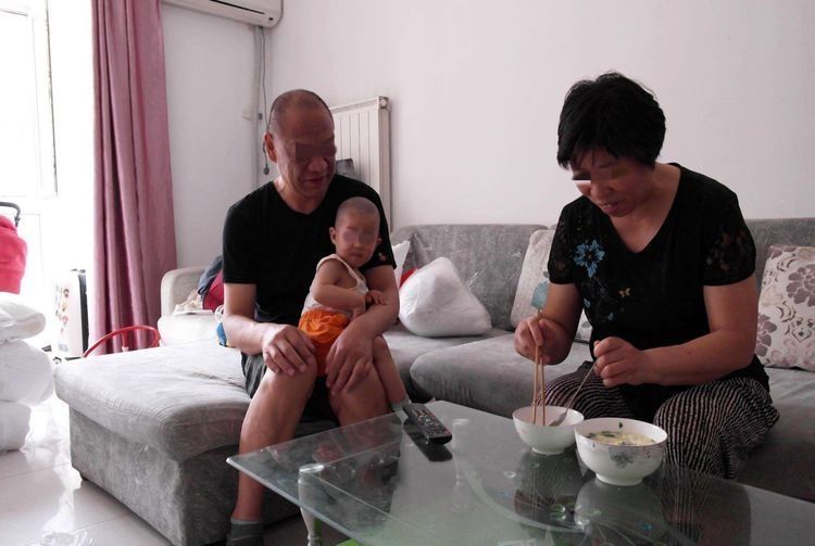 偷东西|这碗“毒面条”看似饱了肚子，实则毁掉孩子未来，父母却毫不在意