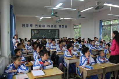 学生还|班主任“大型双标”现场，学霸表示压力很大，学渣吐槽我们太惨