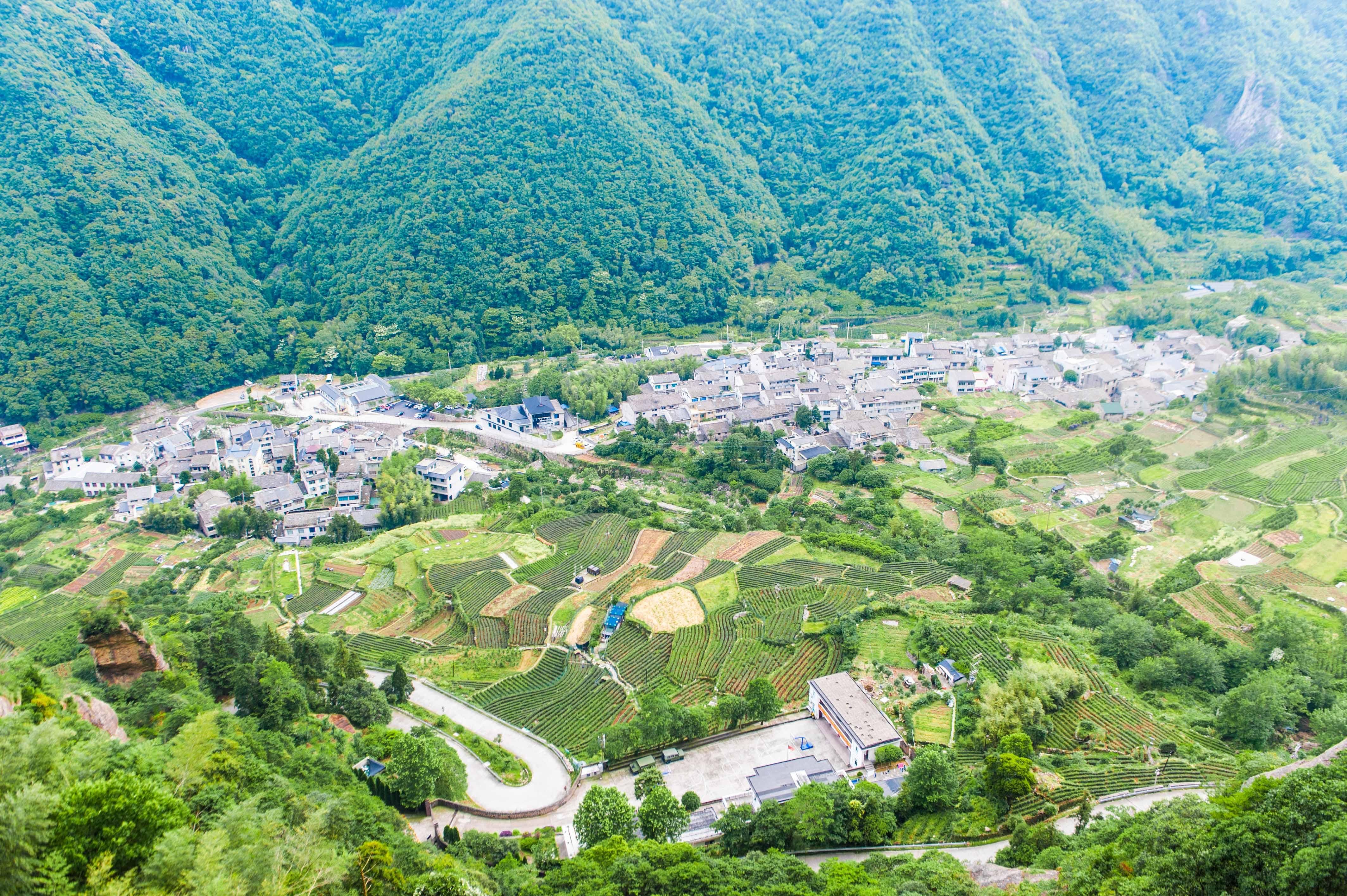 闻名|我国以山水奇秀闻名的雁荡山有多漂亮？游客：四季风景都不一样