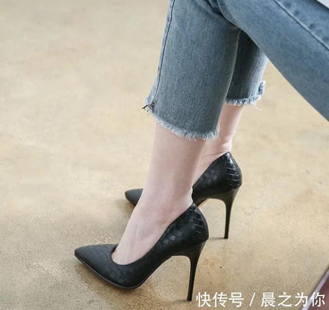女人 细跟鞋是女人的精致选择,让你走出轻盈的步伐!