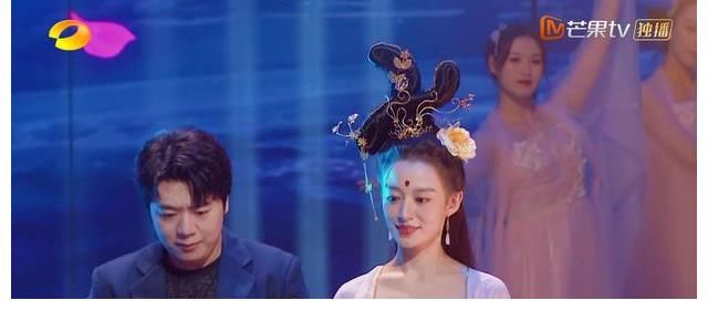 吉娜|欣赏郎朗、吉娜、何炅、萧敬腾，合作月光组曲，真是一种享受