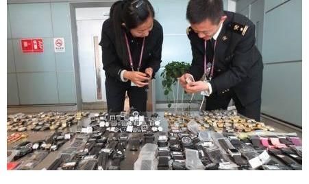 大街|国内仿表“一条街”，劳力士等沦为大街大街货！专家开箱后感慨这真伪越来越难辨别
