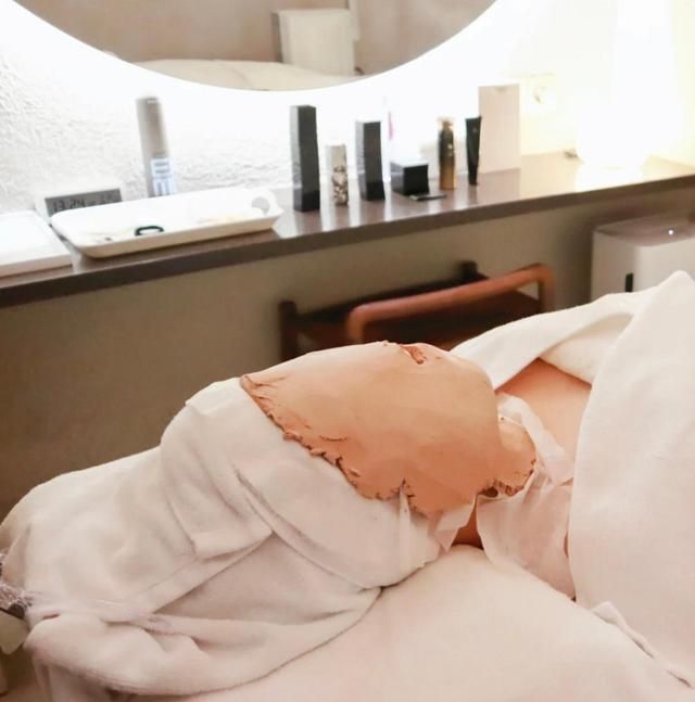 女生一定要知道的“护肤常识”!水乳3个月内用完,面膜要躺着敷