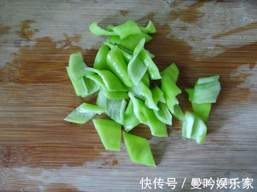 啤酒鸭有人焯水,有人直接炒大厨都不对,难怪腥气不好吃