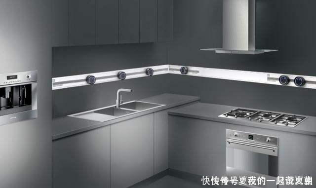 插座|厨房插座别装上墙了，第一次见有人装这种插座，感叹太机智了