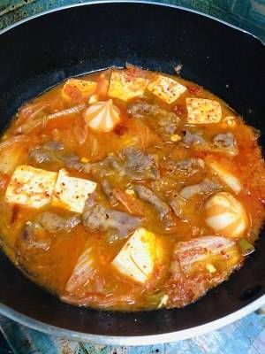 天气越来越冷,送您暖身汤,泡菜肥牛汤,做法简单,吃了全身暖