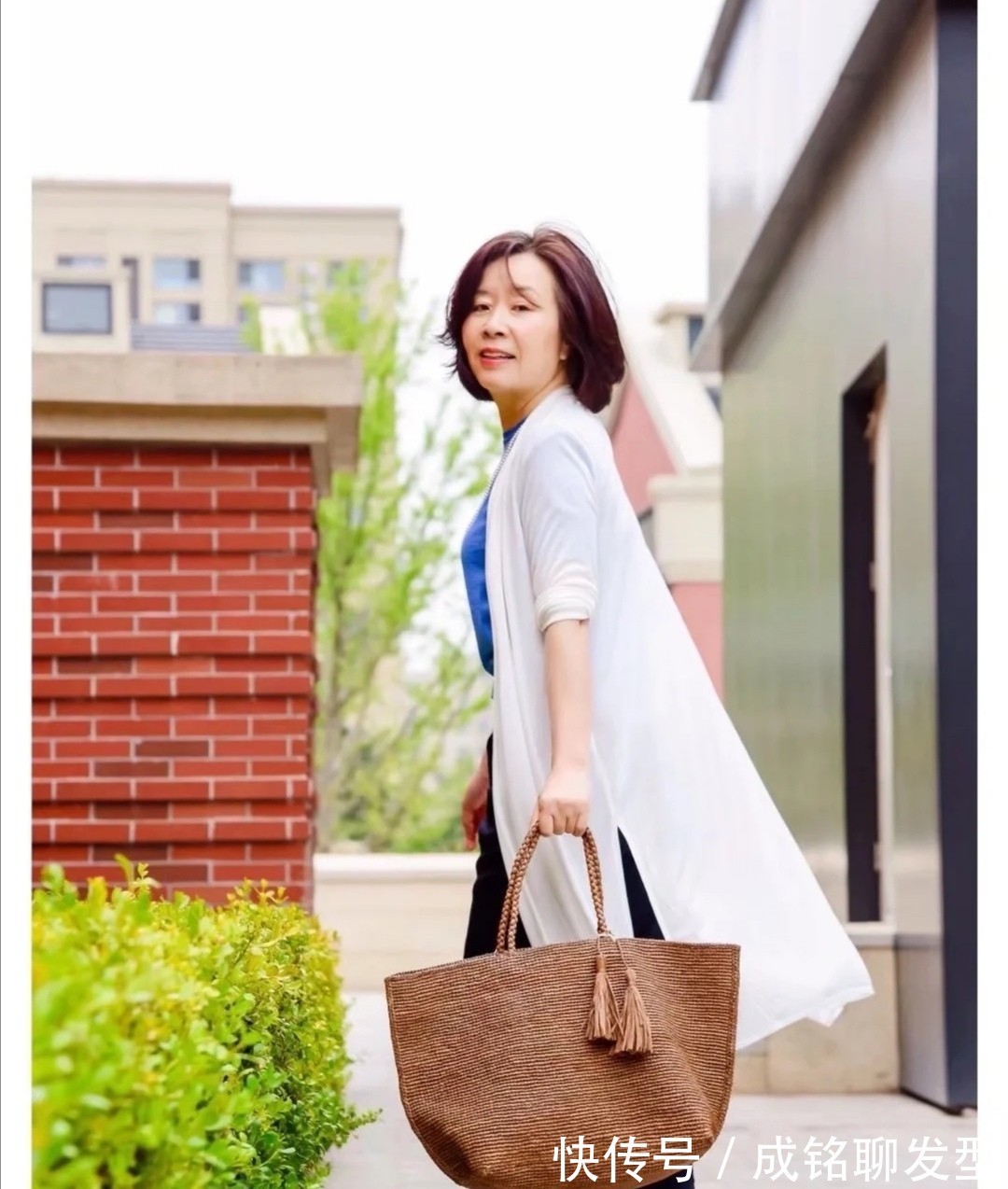 穿搭|50岁女人拒绝“妈妈装”,学学这几位博主的穿搭,文艺优雅显年轻