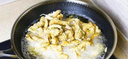  饭店大厨教你做小酥肉，口感酥脆有妙招，讲解详细，流程简单
