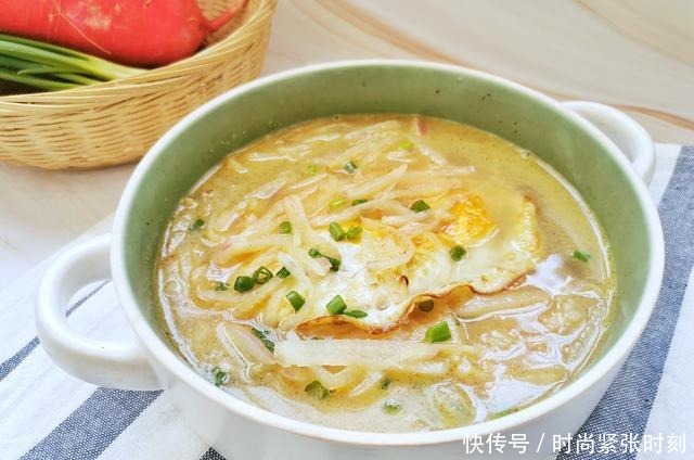 萝卜加2个鸡蛋,煮出来的汤竟如此鲜美,天冷喝,暖身暖胃还低脂