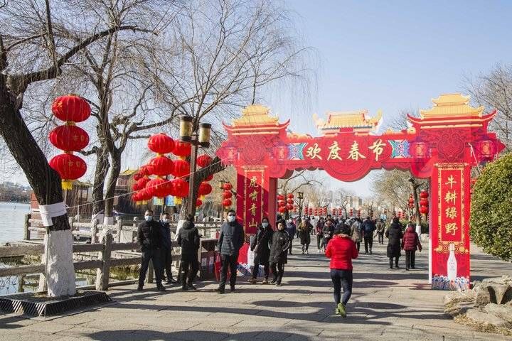 大红灯笼高高挂|虎年春节第一天，处处灯笼高挂喜庆洋洋