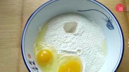 2个鸡蛋,一碗面,不用烤箱,不用一滴油,做出美食比面包还好吃