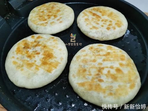 无论烙什么饼，和面时多加一种料，烙出的饼酥脆松软，凉了也不硬