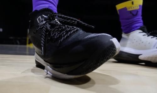 实战 脚感最舒服的实战鞋?可你能不能硬一点啊!