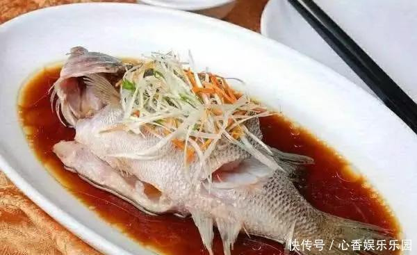 肚子上面|吃鱼时,从第一筷子夹哪,就能看出这个人的性格,聪明人都先夹这