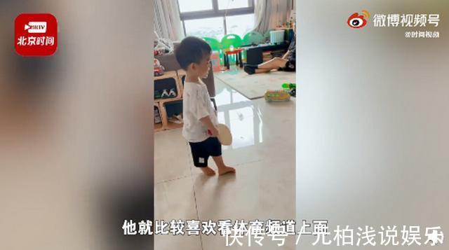 萌娃|厉害了！2岁萌娃模仿马龙陈梦孙颖莎打球，妈妈：孩子对乒乓球很感兴趣