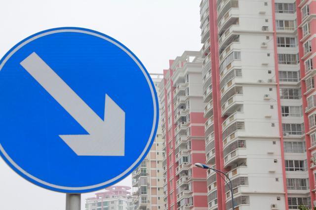 购房者|托底楼市,禁止低价甩卖2021年,购房者该不该“及时买房”