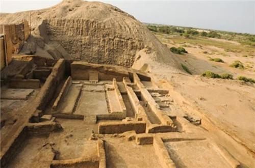 武当@秘鲁发现一女神像，上刻“武当”二字，难道《山海经》所言非虚？