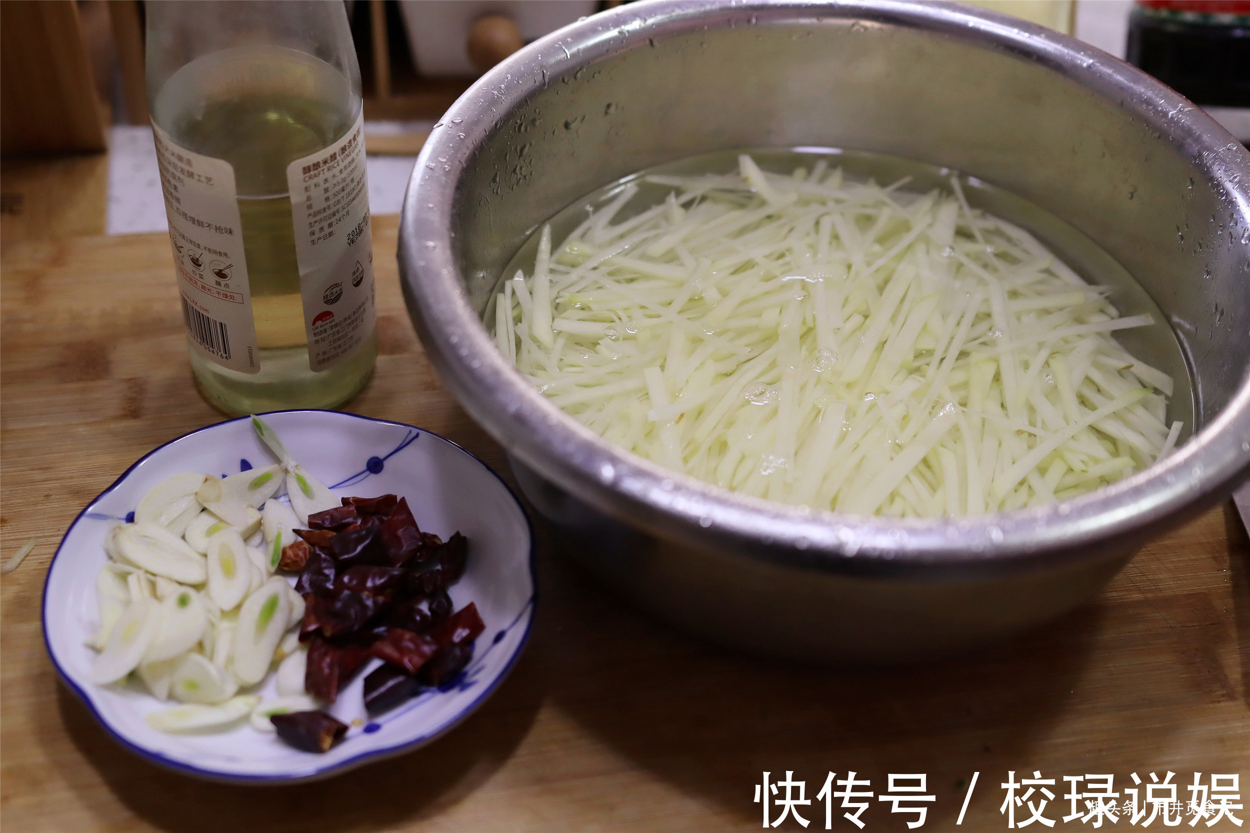 脆爽|炒土豆丝,什么时候放醋焯不焯水弄懂2个重点,土豆酸辣脆爽