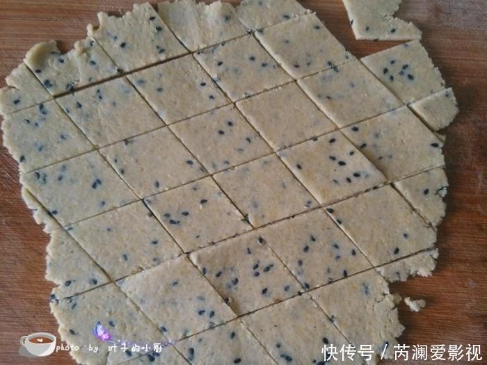 面粉|自制“小米锅巴”,又香又脆,不用面粉,不用烤箱,根本停不下来