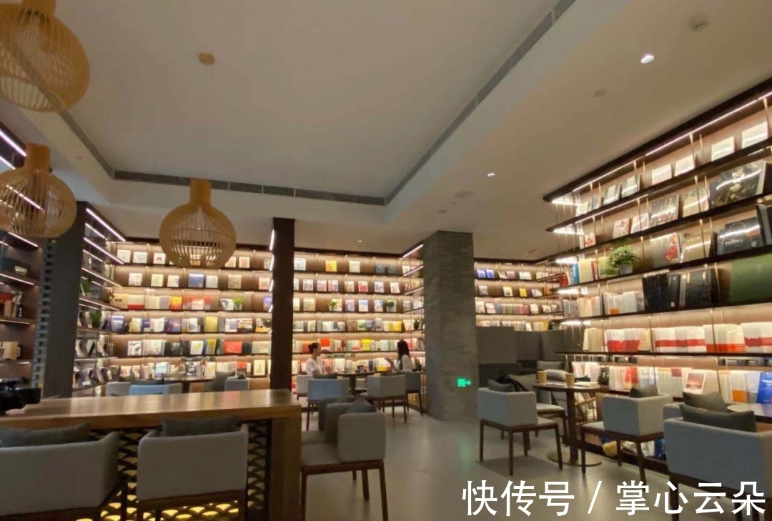 北宫门站|颐和园北宫门外开了家书店，名字里带“光”