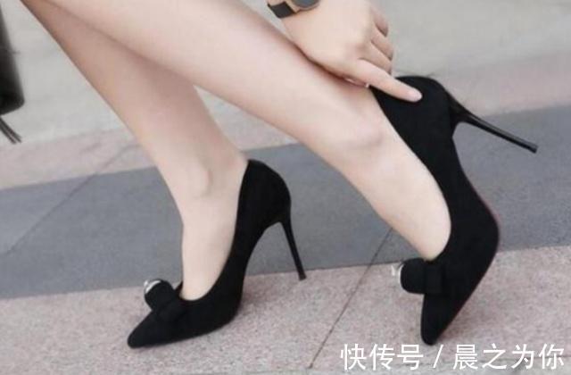 花朵 细跟鞋有着让人心动的精致,就像绽放在足尖的美丽花朵!