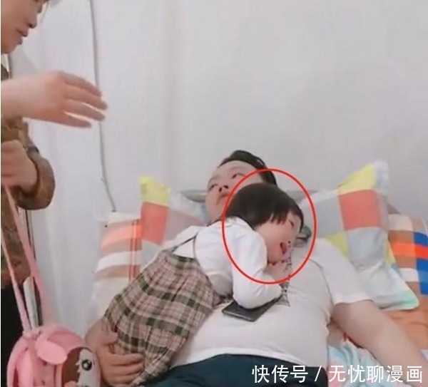 破坏力|“贴心女儿”火了,爸爸打点滴孩子被急哭,网友:这才是小棉袄