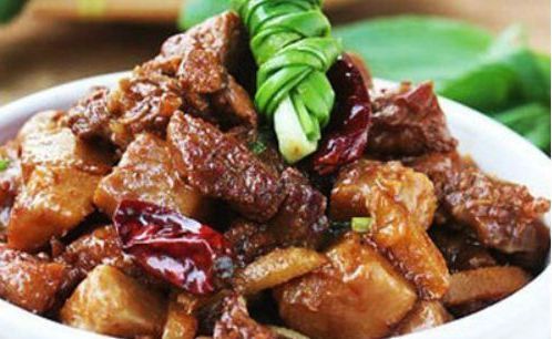 芋头烧鸭|换季了稍不注意家里人就感冒了,多吃滋补菜,补中益气,强筋健骨