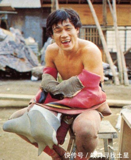 漫展|漫展新规禁止穿胶衣!可奥特曼皮套全是胶衣,以后还能变成光吗