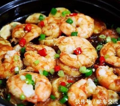 虾仁豆腐煲健康营养、不油不腻,一家人晚饭吃真舒服