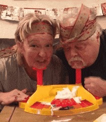 |搞笑GIF:妹子你这跳高脚怎么着地的,隔着屏幕都感觉一阵疼