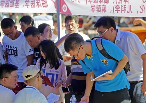 高校|为什么每年高校开学，迎接新生的都是学长学姐，而不是辅导员？