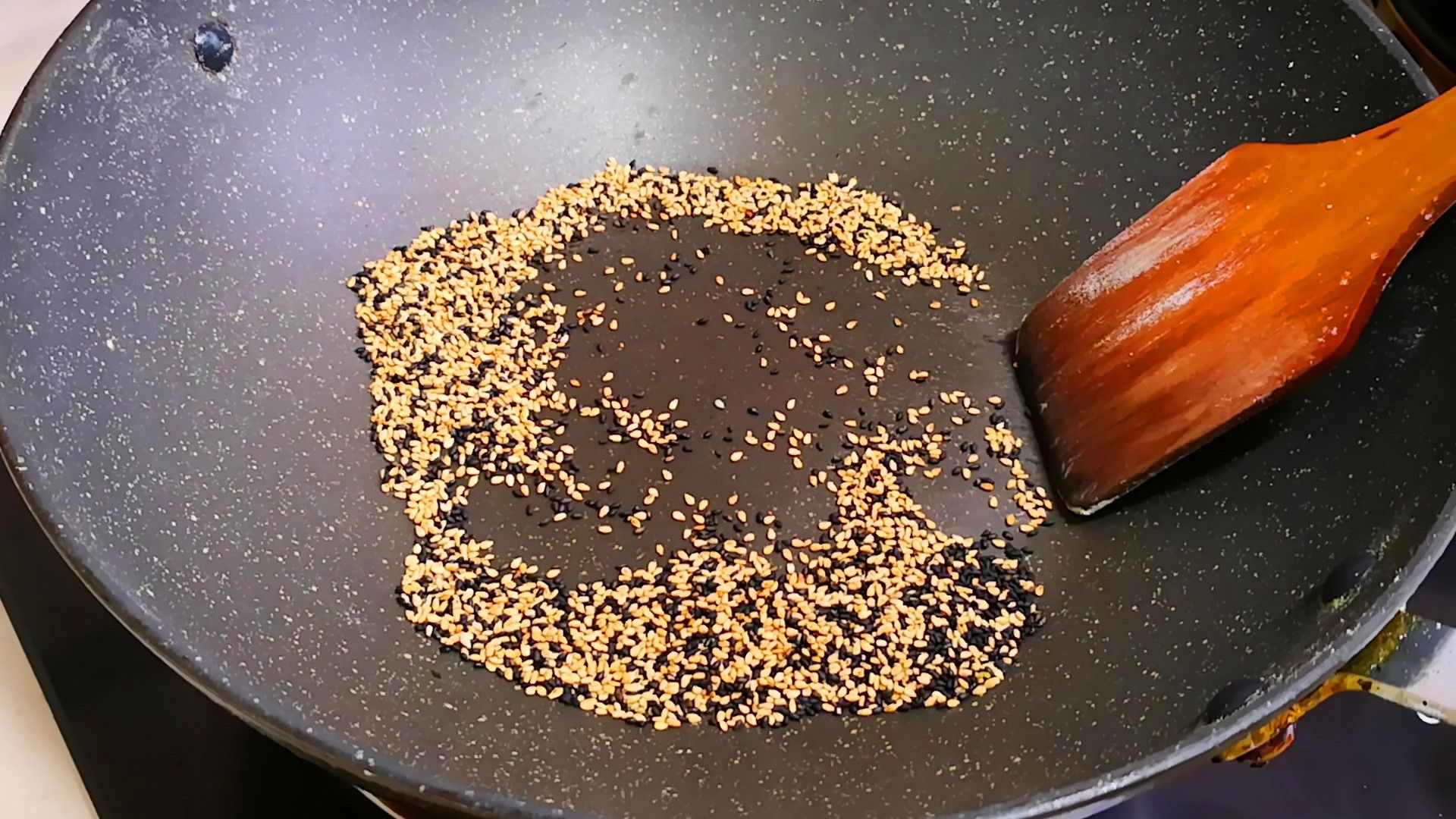 200克玉米面，直接往锅里一倒，出锅太香了，做1次吃半个月！