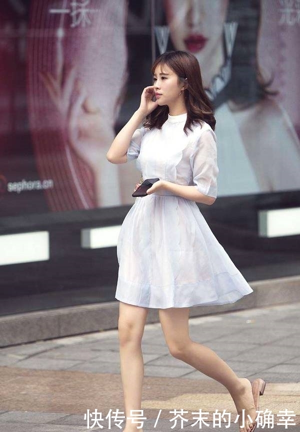 连衣裙|街拍:小姐姐们这样穿搭连衣裙,路上的小哥哥一直搭讪不断!