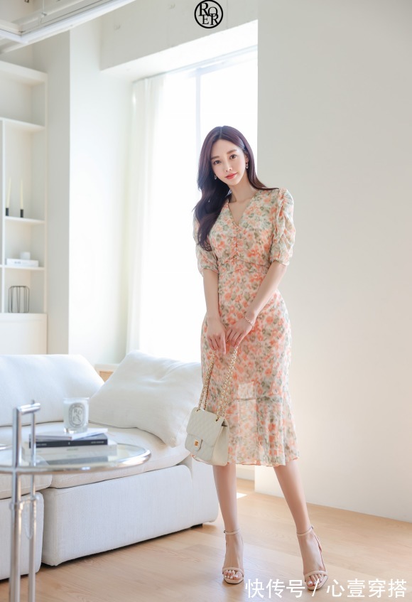 搭配|女神孙允珠时尚搭配:伏尔塔瓦河畔仙橘芳野碎花裙