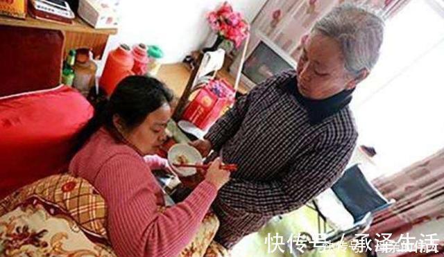 敏敏|蒋丽莎5年剖四胎还不坐月子,年轻宝妈学人家,产后1年就后悔了