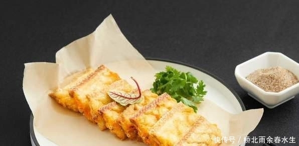 煎带鱼,用淀粉还是面粉?教你这方法,带鱼金黄诱人,外酥里嫩