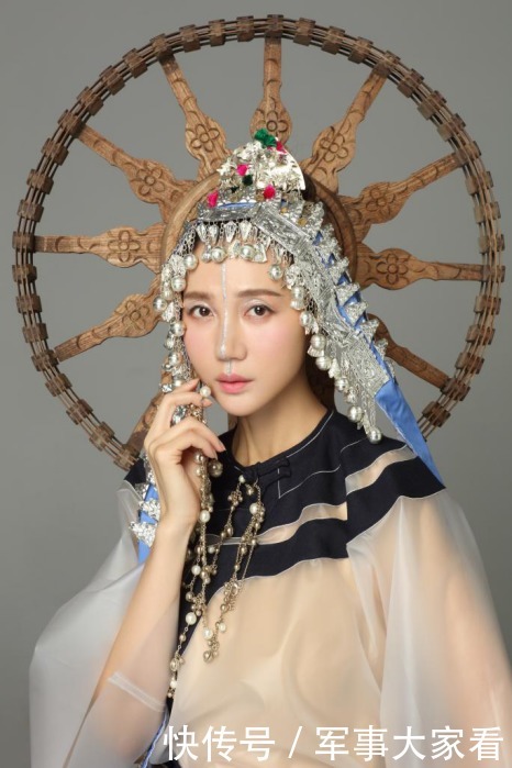 阿朵的新民族音乐为何是《人民日报》所说的“一个都不能少”?