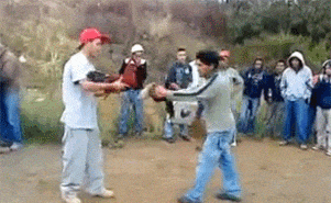 |搞笑GIF趣图:确认过眼神，是打不过的人快跑！