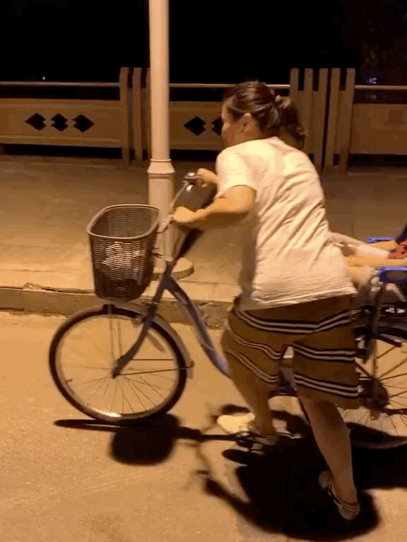 |搞笑GIF动图:老哥你这是叫鱼给钓了吧