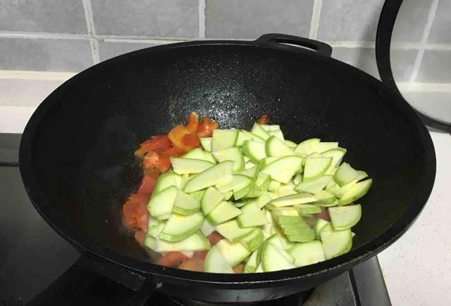 保護(hù)眼睛的不只有胡蘿卜，還有它，孩子常吃，明目亮眼，視力恢復(fù)