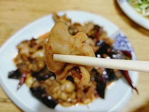 特别|一碗酸菜汤火了二十年，好吃的小菜，来晚就得站着吃