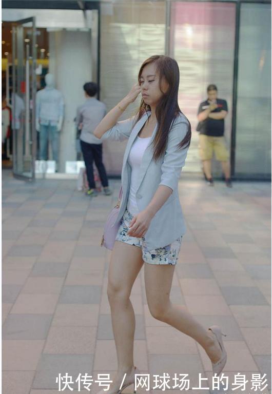 25岁以上的时尚女孩更喜欢穿高跟鞋衬托身材，提升气质