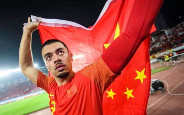 世界第一|李可怒斥喷子可以理解,但称没踢过球就没资格骂人,这逻辑有问题