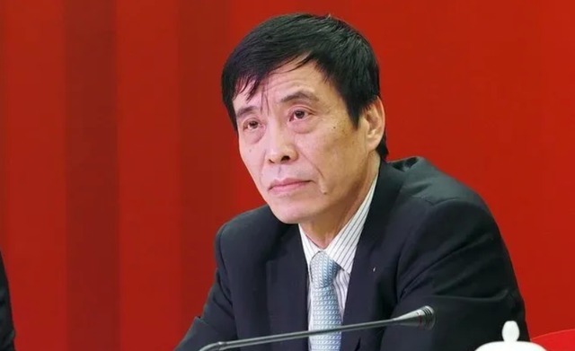 国家队|围绕李霄鹏的第一个质疑来了!他自己不争,怎么得到李铁的待遇?