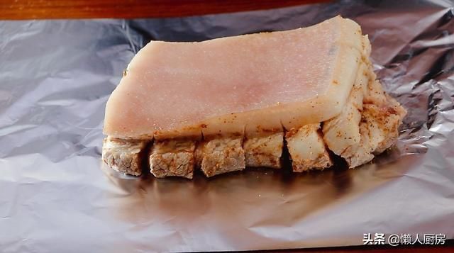 大蒜粉|夏季，我家就爱这样吃五花肉，当追剧的小零食，越嚼越香