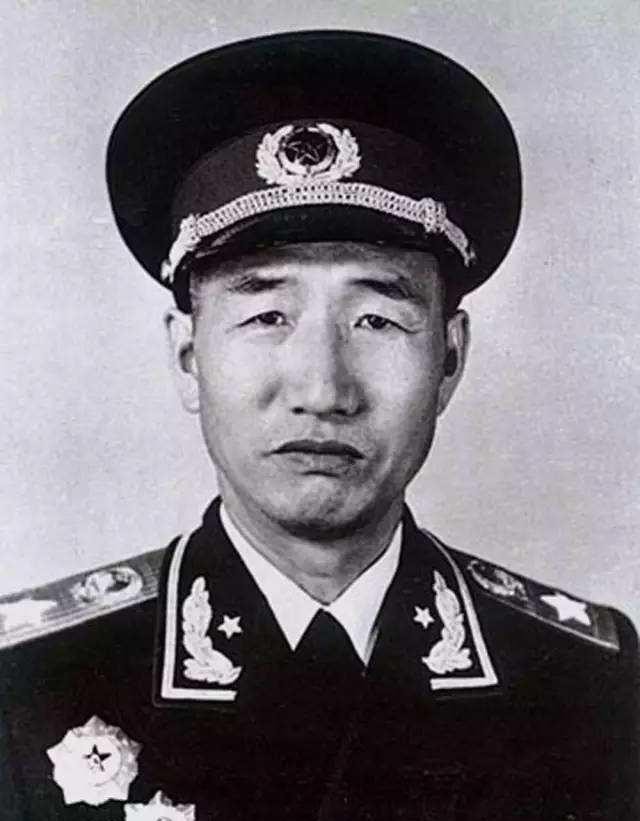 红军|他一手创建了红军两个军，部下有大将上将，继任者是元帅