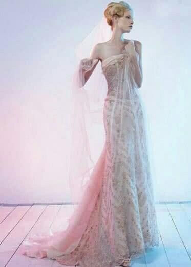 测试@运气测试:四款婚纱,你第一眼看上哪款?测你最终会和谁走到最后?